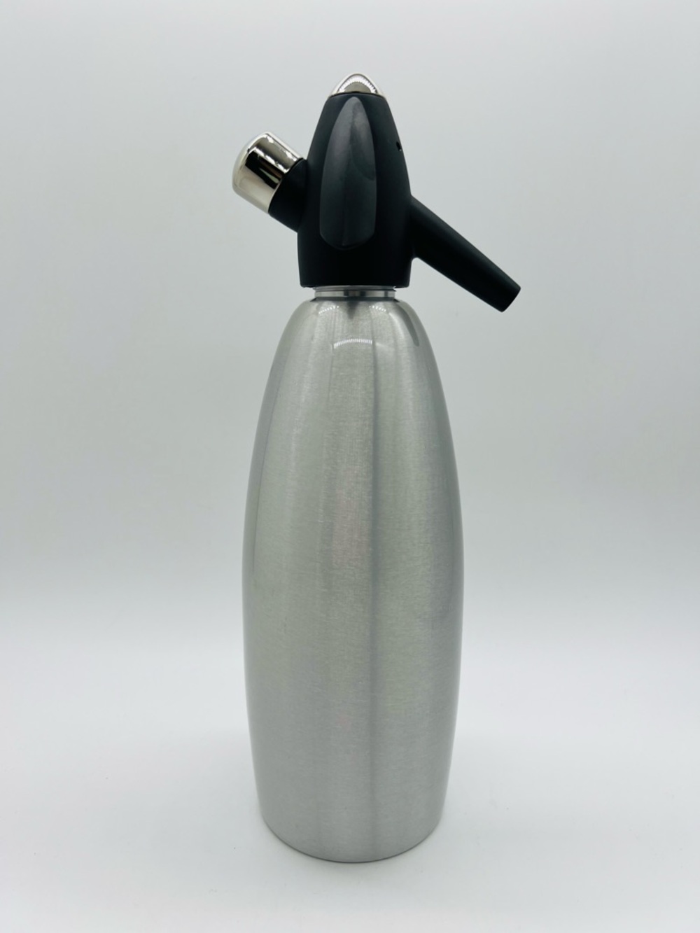 iSi Soda Siphon 1 Liter Brushed Nickel with Black Top - Picture 4 of 15